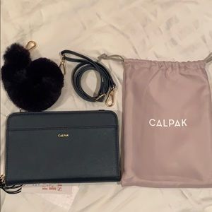 NWT Navy CALPAK travel wallet
